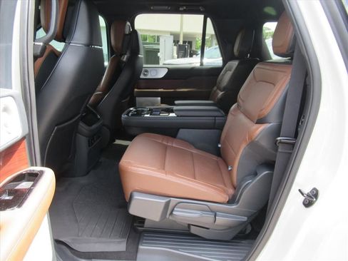 Used 2024 Lincoln Navigator L Reserve AWD/4WD image 37