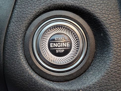 Used 2019 Mercedes-Benz C 300 4MATIC Sedan image 34