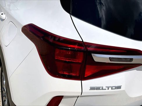 Used 2023 Kia Seltos LX image 27