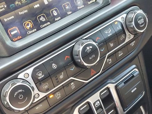 Used 2020 Jeep Gladiator Rubicon AWD/4WD image 25