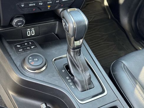 Used 2019 Ford Ranger Lariat w/ Black Appearance Package image 16