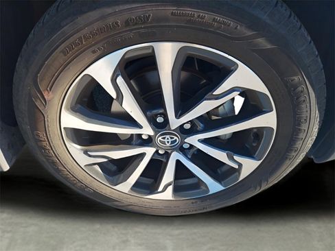 Used 2024 Toyota Corolla Cross XLE image 31