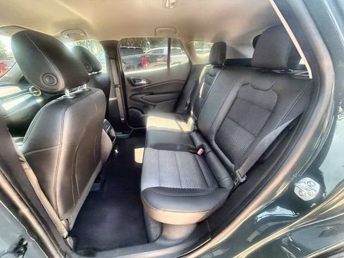 Used 2025 Chevrolet Trax LT FWD image 23