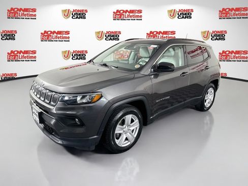 Used 2022 Jeep Compass Latitude FWD image 12