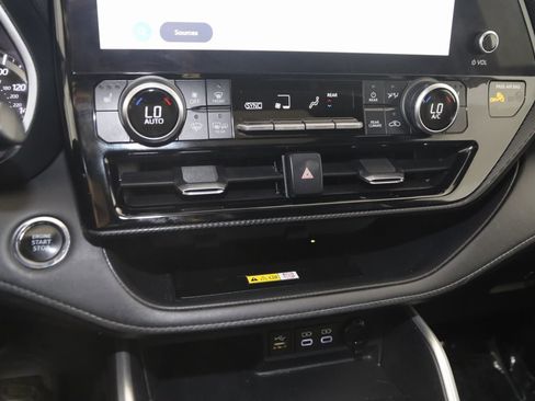 Used 2023 Toyota Highlander XSE image 33