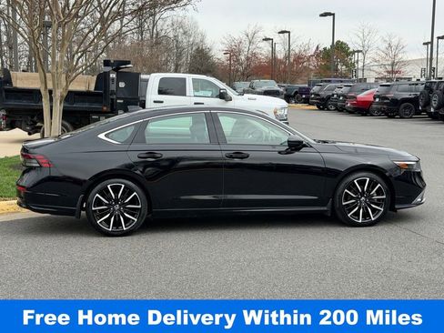 Used 2023 Honda Accord Touring image 5