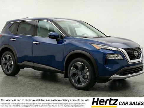 Used 2025 Nissan Rogue SV image 1