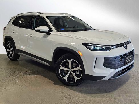 New 2026 Volkswagen Tiguan SE image 1