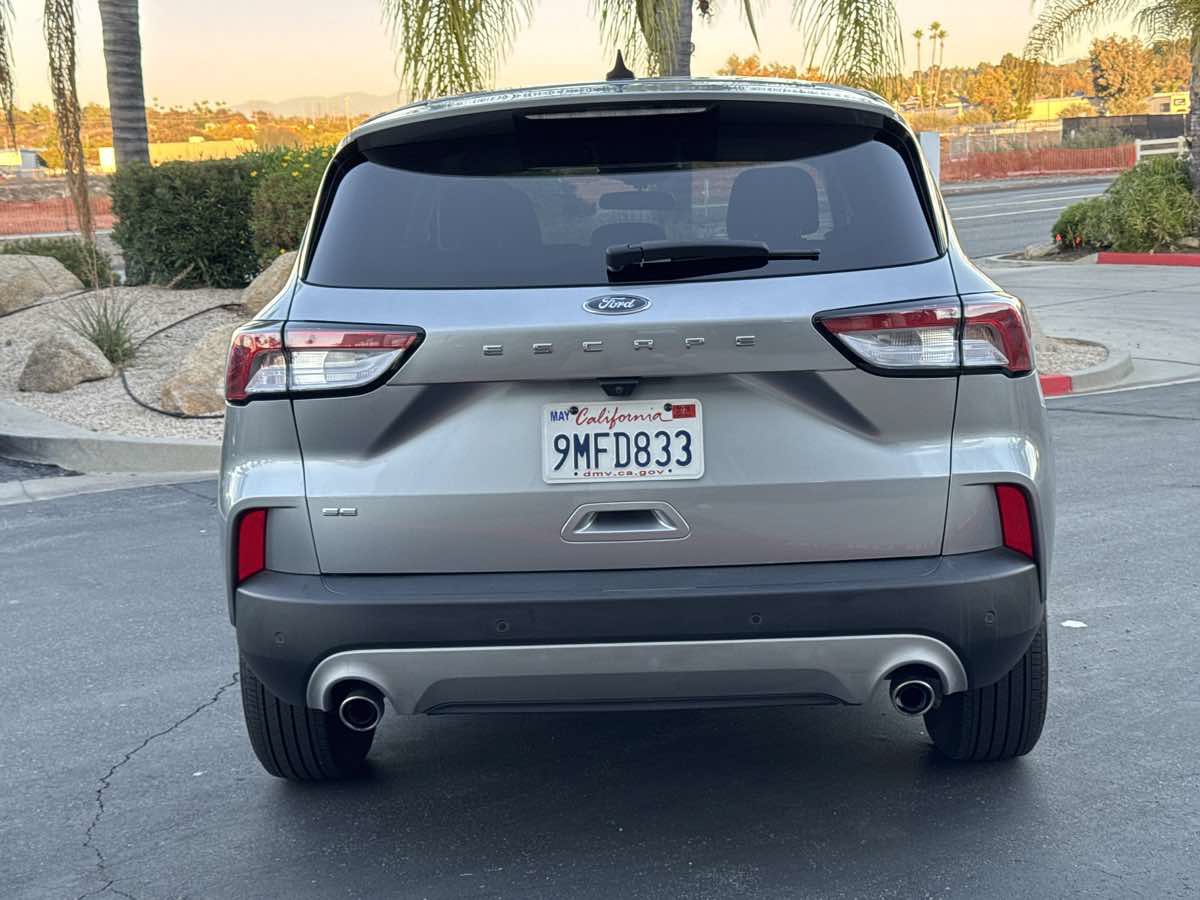 Used 2022 Ford Escape SE FWD image 9