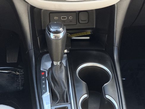 Used 2020 Chevrolet Equinox LS w/ LS Convenience Package FWD image 17