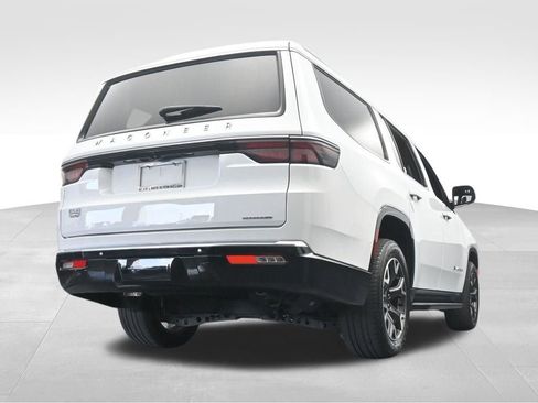 Used 2023 Jeep Wagoneer Series III w/ Preferred Equipment Group image 62