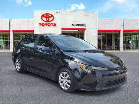 Used 2024 Toyota Corolla LE FWD image 2