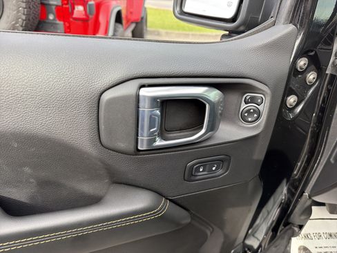 Used 2026 Jeep Wrangler Unlimited Sahara AWD/4WD image 15