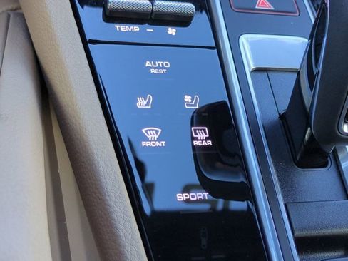 Used 2023 Porsche Cayenne Platinum Edition image 22