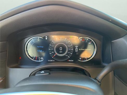 Used 2016 Cadillac Escalade Premium image 33