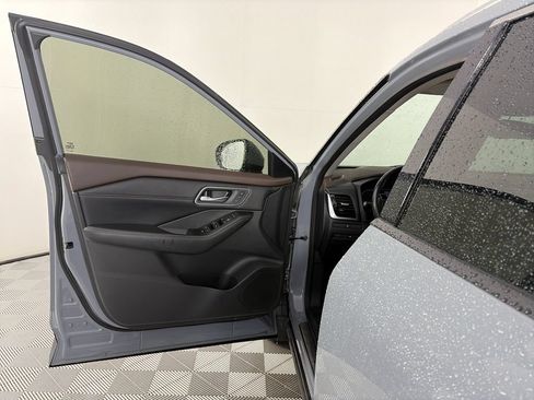 Used 2021 Nissan Rogue SL AWD/4WD image 10