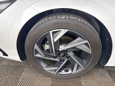 Used 2025 Hyundai Elantra SEL FWD image 31
