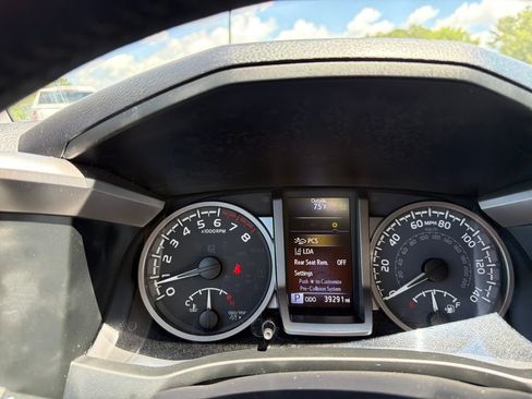 Used 2023 Toyota Tacoma SR5 w/ Technology Package AWD/4WD image 22