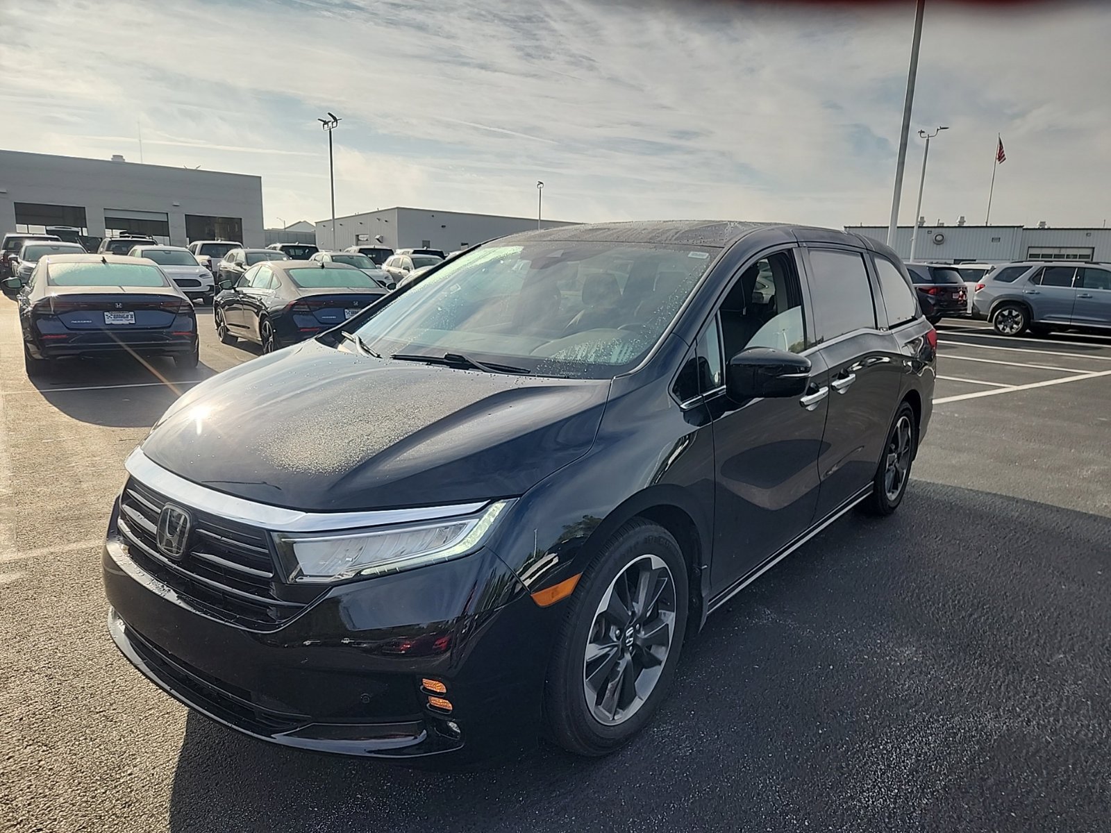 Used 2022 Honda Odyssey Elite image 2