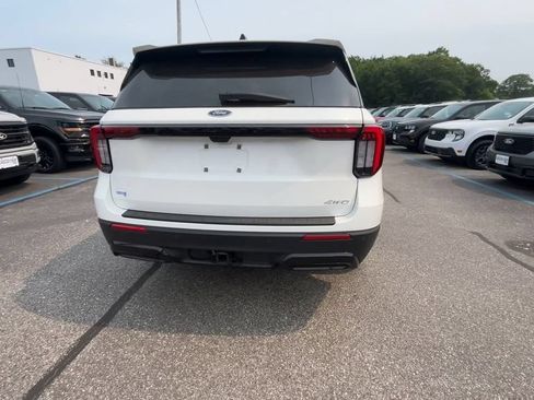 Certified 2025 Ford Explorer ST-Line w/ ST-Line Street Pack AWD/4WD image 18