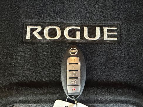 Used 2020 Nissan Rogue SL FWD image 30