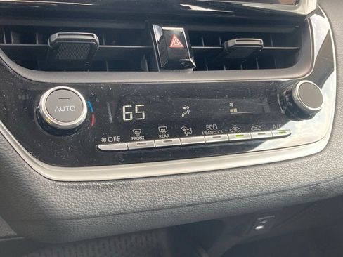 Used 2025 Toyota Corolla LE FWD image 23