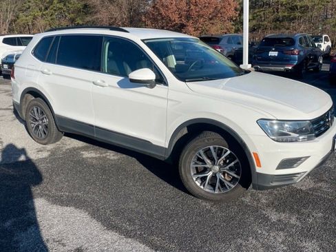 Used 2020 Volkswagen Tiguan SE image 3
