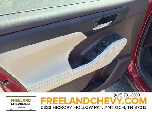 Used 2020 Toyota Highlander XLE FWD image 22