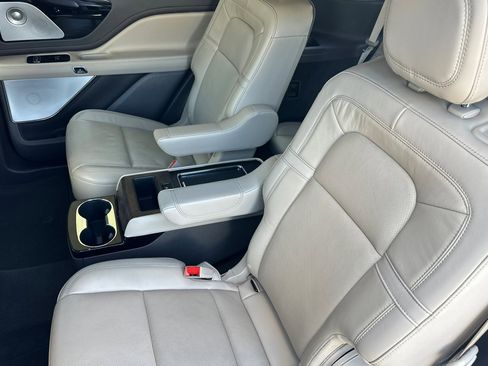 Certified 2023 Lincoln Aviator Reserve w/ Equipment Group 201A image 11