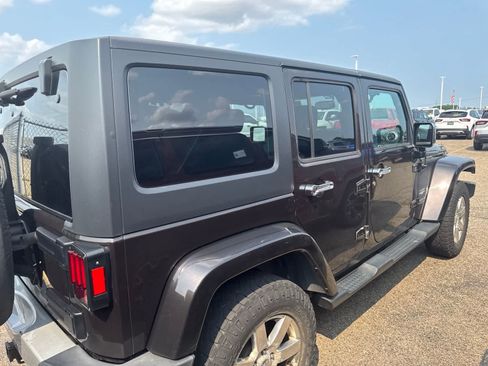 Used 2013 Jeep Wrangler Unlimited Sahara w/ Connectivity Group AWD/4WD image 26