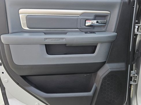 Used 2019 RAM 1500 Classic SLT w/ Luxury Group image 21