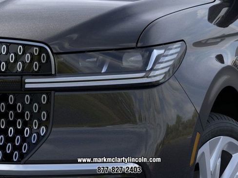 New 2025 Lincoln Navigator Reserve AWD/4WD image 18