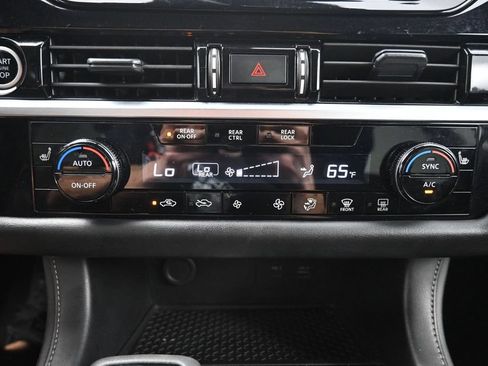 Used 2024 Nissan Pathfinder SV FWD image 12