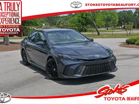 Used 2026 Toyota Camry SE FWD image 1