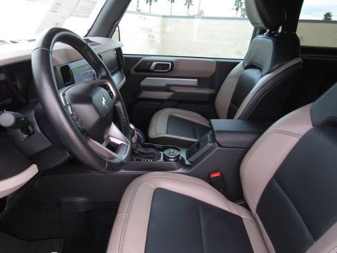 Used 2023 Ford Bronco Wildtrak image 13