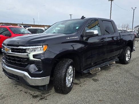 Used 2023 Chevrolet Silverado 1500 LT AWD/4WD image 3