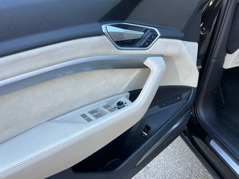 Used 2019 Audi e-tron Prestige image 16