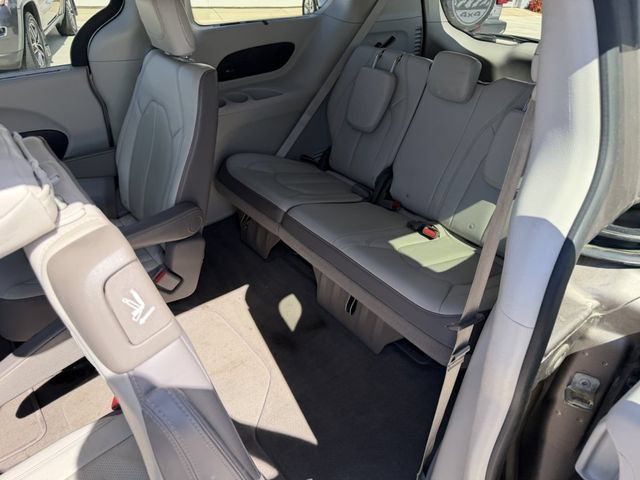 Used 2018 Chrysler Pacifica Touring-L Plus FWD image 10
