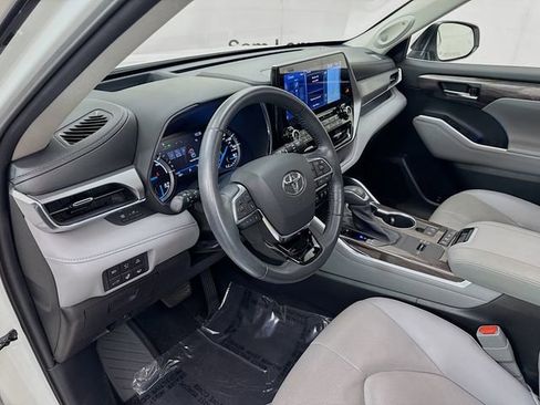 Used 2021 Toyota Highlander Platinum image 9