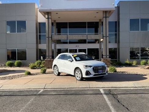 Used 2023 Audi Q3 2.0T Premium AWD/4WD image 2