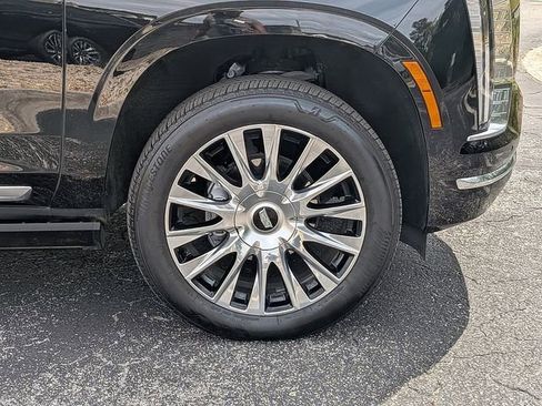 Certified 2025 Cadillac Escalade ESV Premium Luxury Platinum w/ LPO, Floor Liner Package AWD/4WD image 11