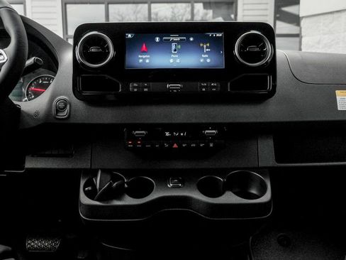 Used 2025 Mercedes-Benz Sprinter 2500 image 21