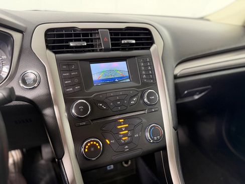 Used 2018 Ford Fusion SE image 13