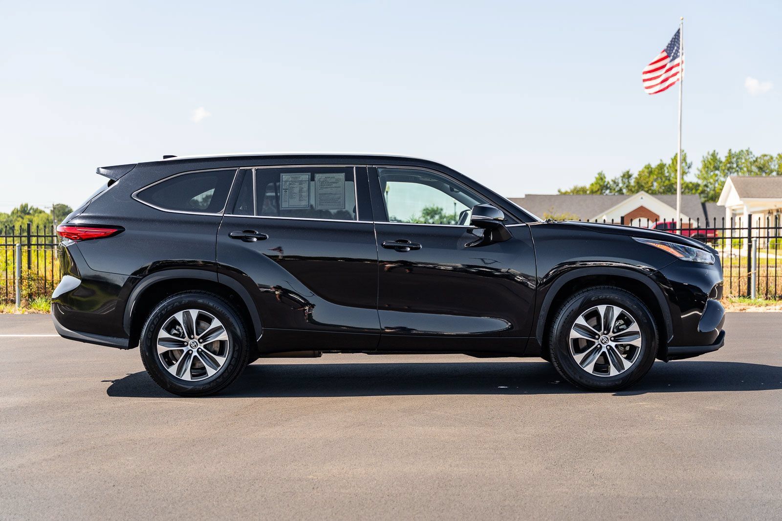 Used 2022 Toyota Highlander XLE FWD image 8