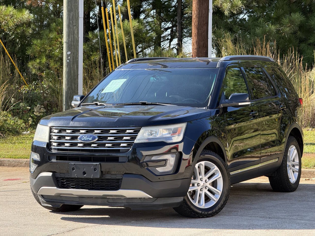 Used 2016 Ford Explorer XLT w/ Equipment Group 202A FWD image 1
