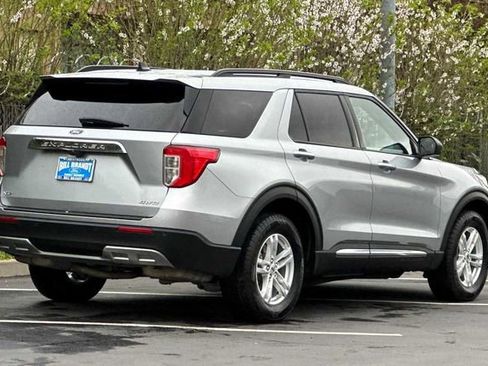 Certified 2023 Ford Explorer XLT w/ Equipment Group 202A image 3