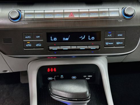 Used 2025 Hyundai Kona SEL FWD image 23
