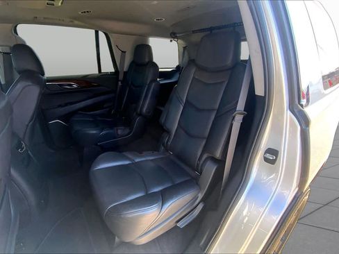 Used 2020 Cadillac Escalade Premium Luxury RWD image 21
