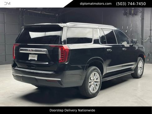 Used 2022 GMC Yukon XL Denali w/ Advanced Technology Package image 7