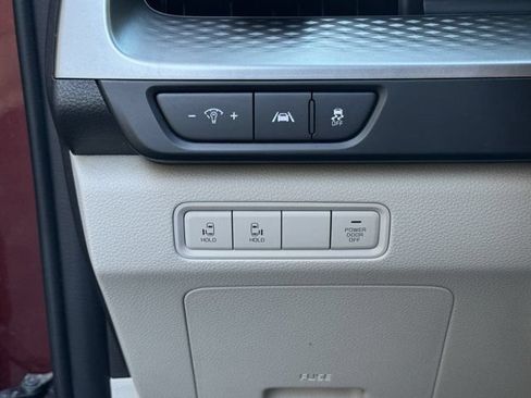 Used 2023 Kia Carnival LX FWD image 15